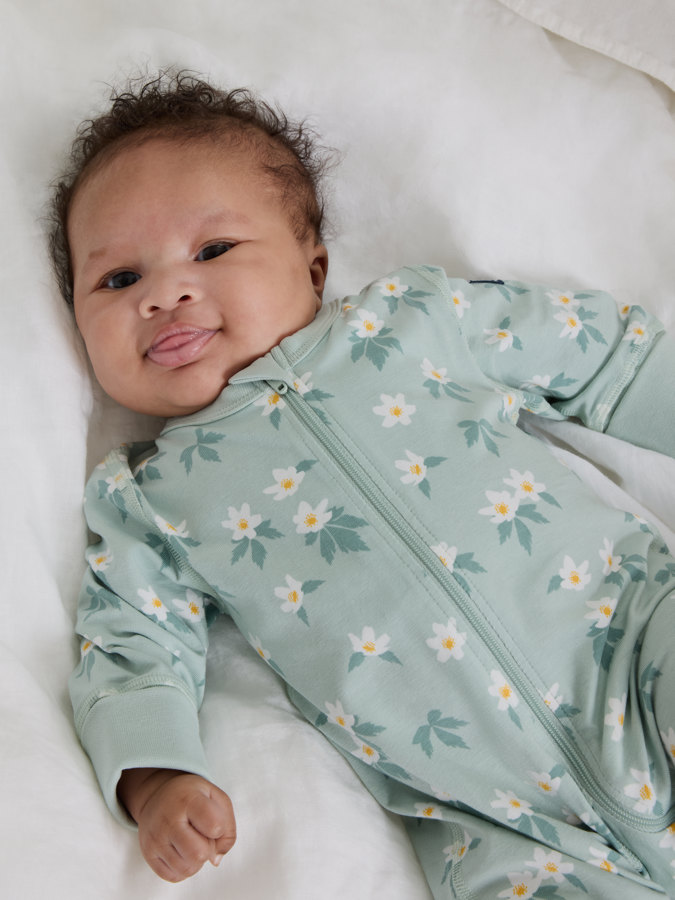 Pyjamasoverall blommor Pyjamasoverall blommor