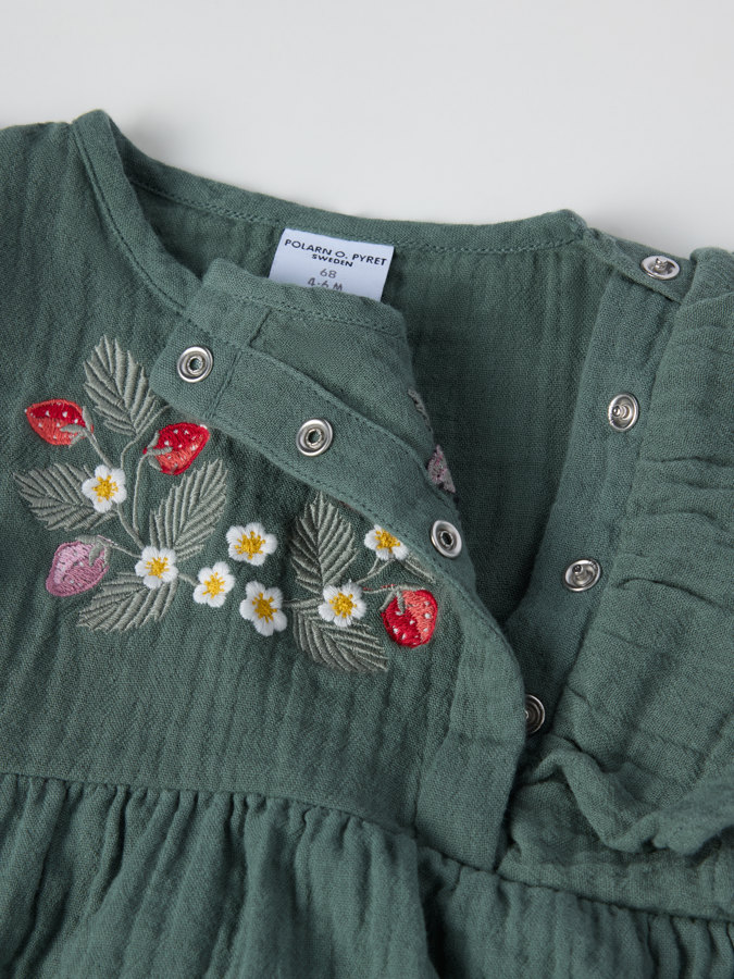 Klänning med volanger Klänning med volanger