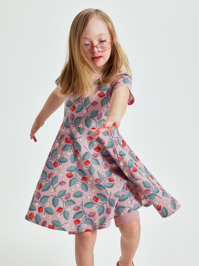 Kortärmad snurrklänning jordgubbar Kortärmad snurrklänning jordgubbar