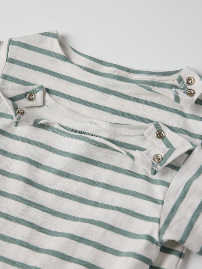 Set med tröja och shorts randigt