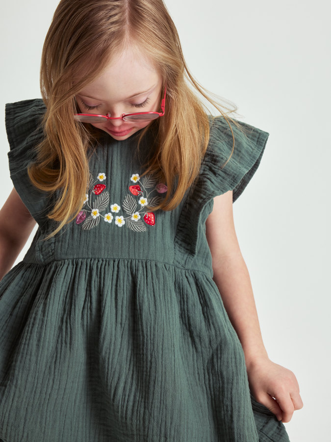 Klänning med volanger Klänning med volanger